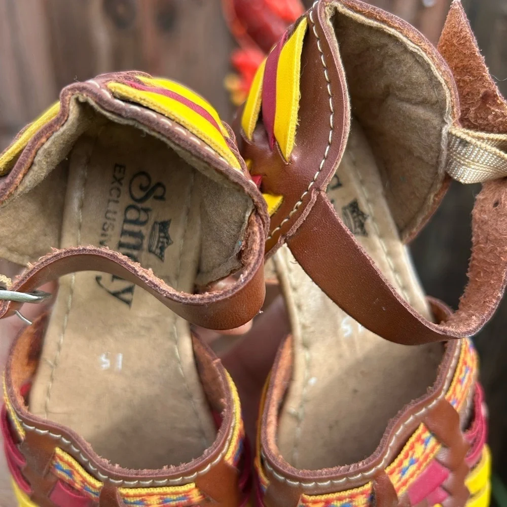 Sandy Exclusivas girls handmade Mexican huarache sandals featuring brown leather